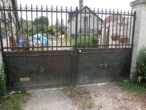 Vente Ancien portail en fer forg&eacute;