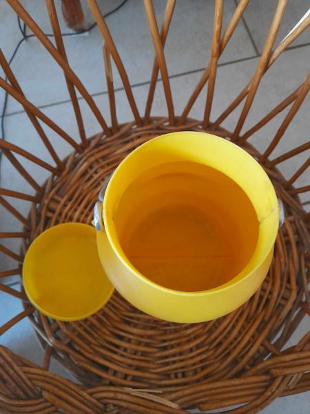 Ancien pot &agrave; lait ami en plastique- 2 litres compo pas cher