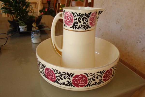 Ancien service de toilette