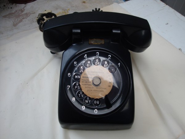 Ancien telephone 1960