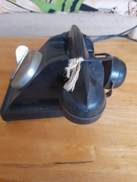 Vente Ancien t&eacute;l&eacute;phone en bak&eacute;lite noir