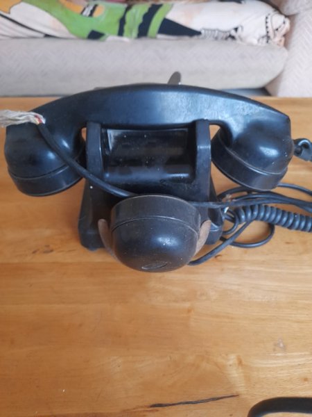 Ancien téléphone en bakélite noir pas cher