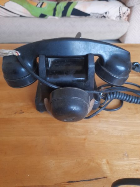 Ancien t&eacute;l&eacute;phone en bak&eacute;lite noir pas cher