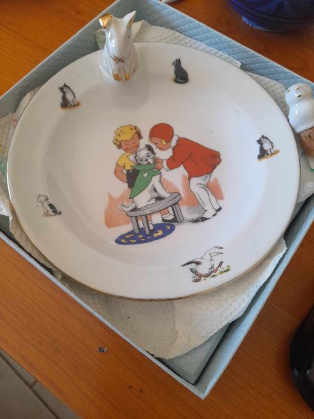 Annonce Ancienne assiette à bouillie en porcelaine