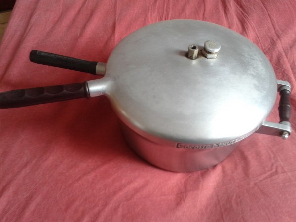 Vente Ancienne autocuiseur cocotte minute