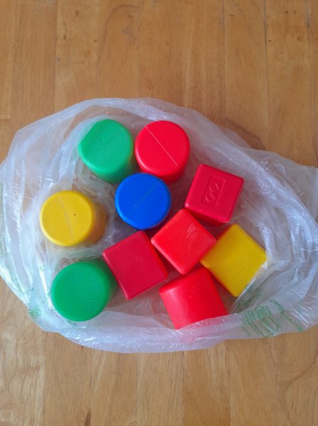 Vente Ancienne boite &agrave; cube fisher price + 10 cubes