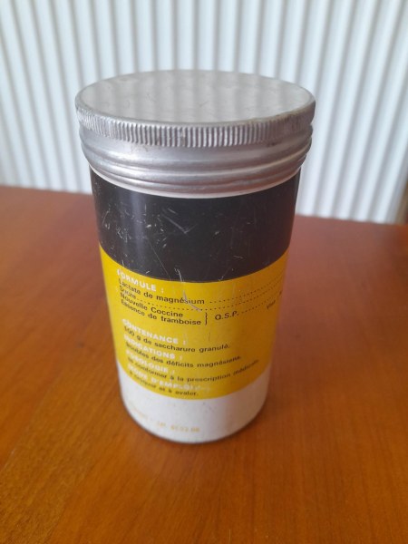 Annonce Ancienne boite en alumignium magn&eacute;sium infantile