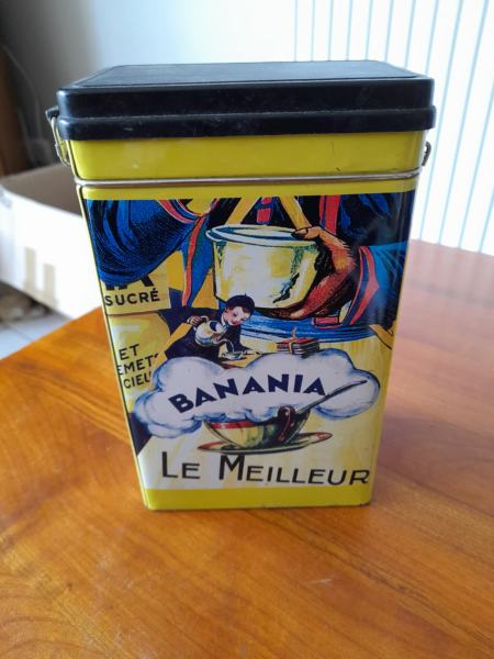 Ancienne boite en m&eacute;tal publicitaire banania