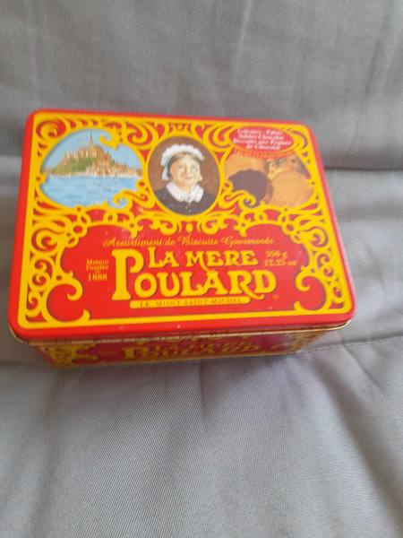 Ancienne boite en m&eacute;tal vide la mere poulard
