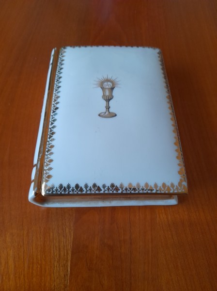 Ancienne boite forme livre en porcelaine de limoge