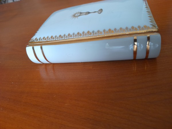 Vente Ancienne boite forme livre en porcelaine de limoge