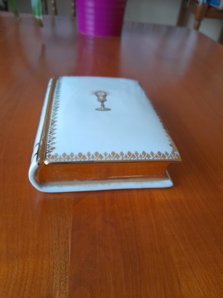 Ancienne boite forme livre en porcelaine de limoge pas cher