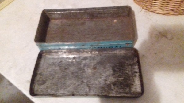 Ancienne boite m&eacute;tal "b&eacute;tise de cambrai"