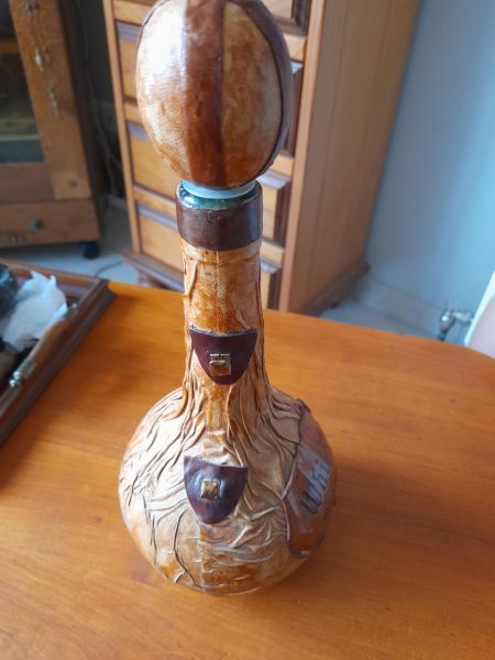 Vente Ancienne bouteille whisky rep.san.marino - habillé