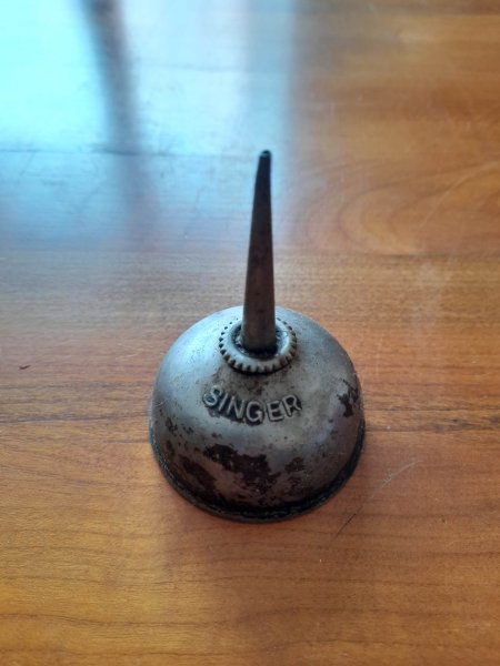 Ancienne burette d 'huile singer