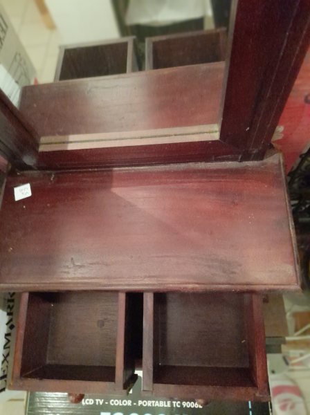 Annonce Ancienne coiffeuse de table miroir