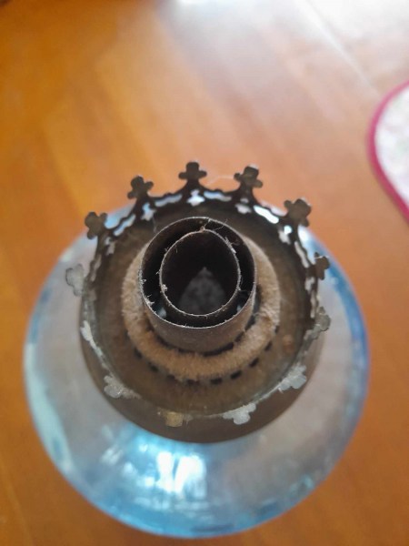 Annonce Ancienne lampe &agrave; p&eacute;trole