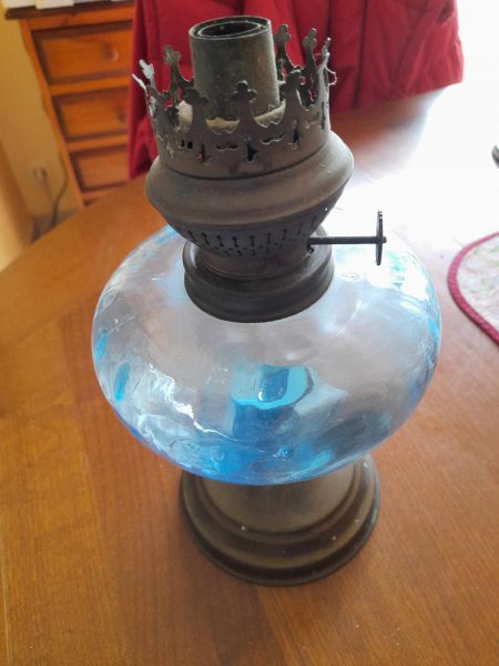 Ancienne lampe &agrave; p&eacute;trole