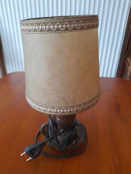 Annonce Ancienne lampe de chevet en bois style chandelier