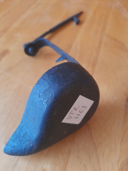 Vente Ancienne louche d&eacute;corative &agrave; suspendre en m&eacute;tal