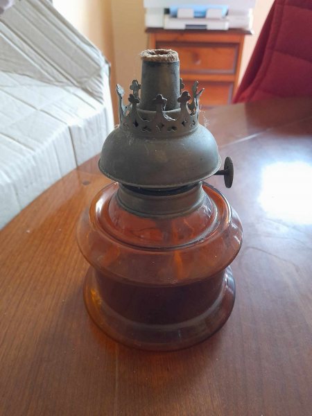 Vente Ancienne petite lampe &agrave; p&eacute;trole