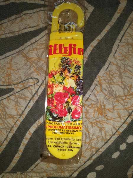 Anti-mites parfum&eacute; avec crochet