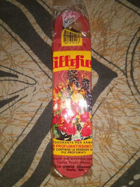 Anti-mites parfum&eacute; avec crochet