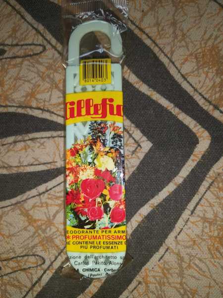 Anti-mites parfum&eacute; avec crochet