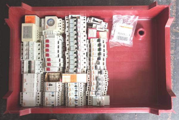 Appareillage electrique. modulaire