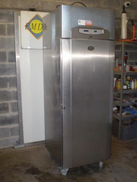 Armoire froide positive 1 portes 600 litres emdb pas cher