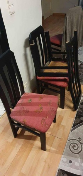 Annonce Armoire + table et chaises (6)