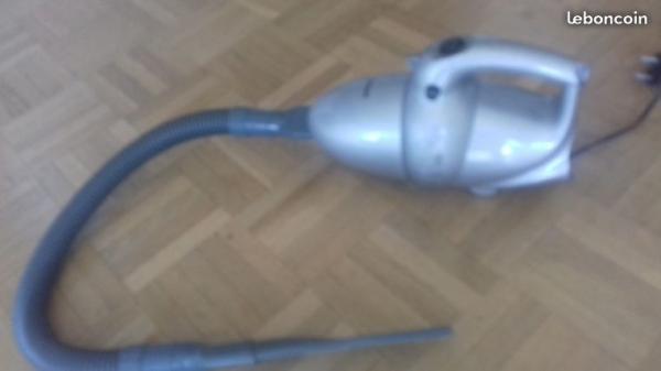 Aspirateur &eacute;lectrique pour camping.car..voiture