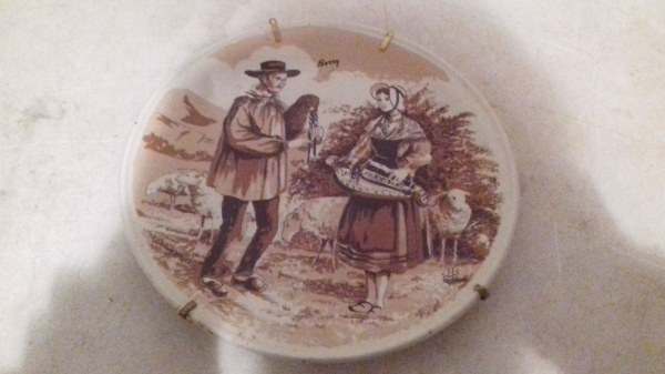 Assiette d&eacute;corative en porcelaine " castelroux "n1