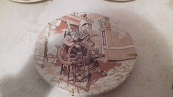 Assiette d&eacute;corative en porcelaine " castelroux "n3