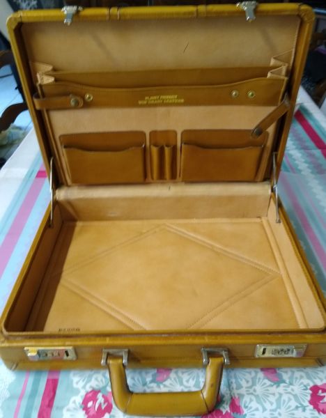 Attach&eacute;-case vintage en cuir pas cher