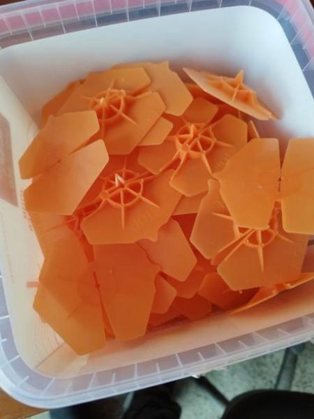 Annonce Attache isolation 100 pièces : 5 €