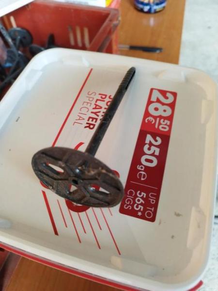 Vente Attache isolation 15 cm : 40 pièces : 4 €