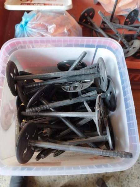 Annonce Attache isolation 15 cm : 40 pièces : 4 €