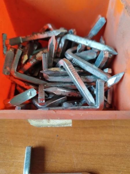 Vente Attache pour tableaux ou autres 50 pièces : 3 € :