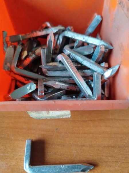 Annonce Attache pour tableaux ou autres 50 pièces : 3 € :