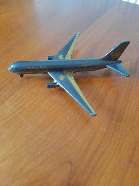 Avion miniature majorette - booing 767 tm pas cher
