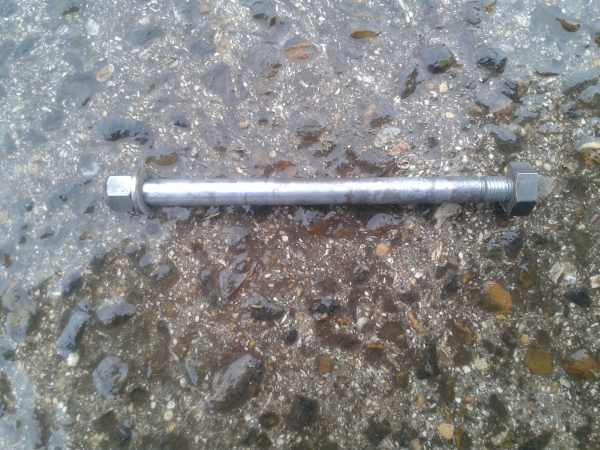 Axe de roue avant derby rabasa 50 cc gtv4 1974