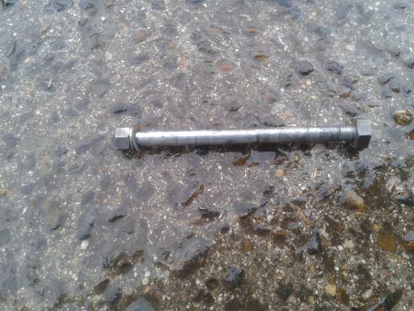 Annonce Axe de roue avant derby rabasa 50 cc gtv4 1974