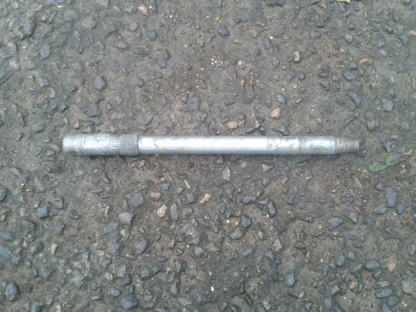 Axe roue avant 50 derby sm 2015