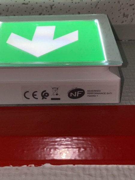 Vente Baes blocs autonomes d'&eacute;clairage de s&eacute;curit&eacute; eaton