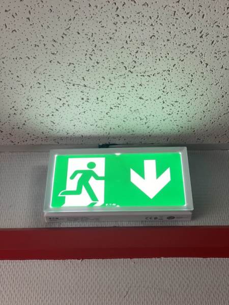 Baes blocs autonomes d'&eacute;clairage de s&eacute;curit&eacute; eaton