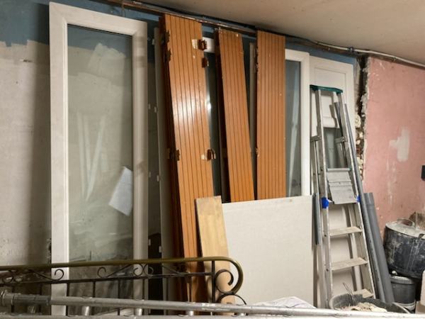 Vente Baie vitr&eacute;e et volets en bois