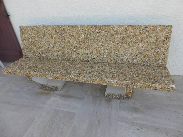 Banc d'ext&eacute;rieur en b&eacute;ton