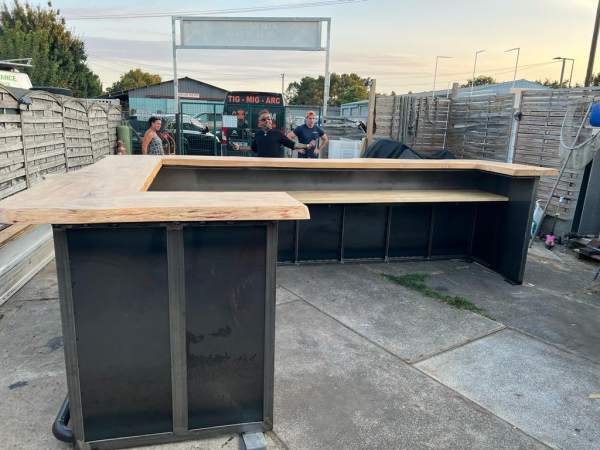 Vente Bar professionnel en bois de c&egrave;dre et fer