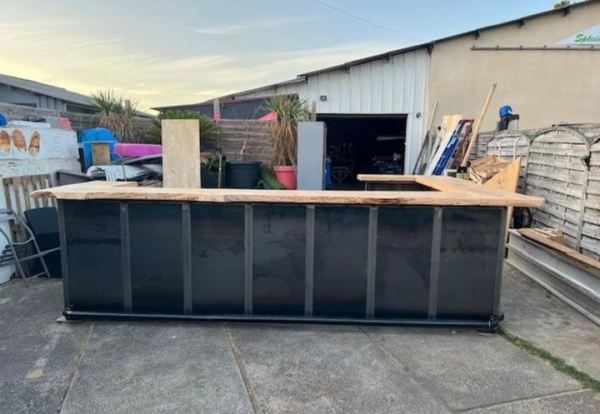 Bar professionnel en bois de c&egrave;dre et fer pas cher